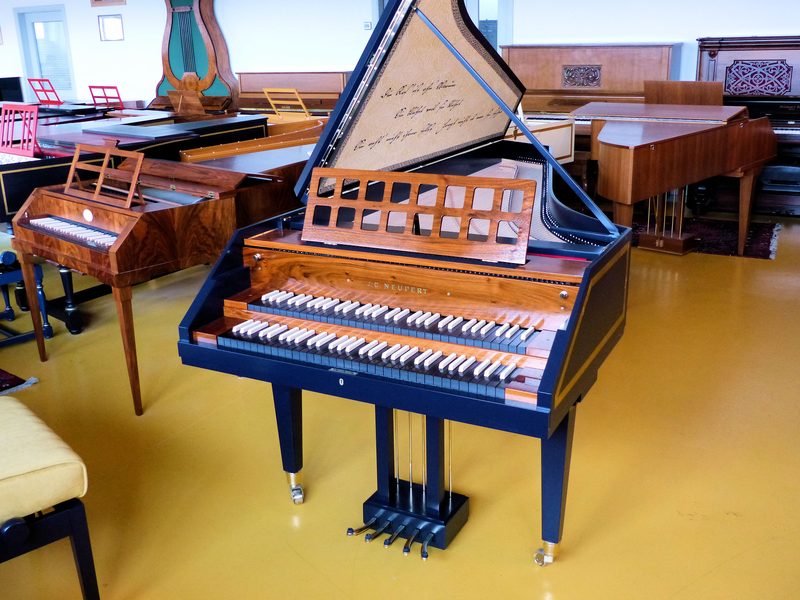 neipert pipe organ keyboard Bach